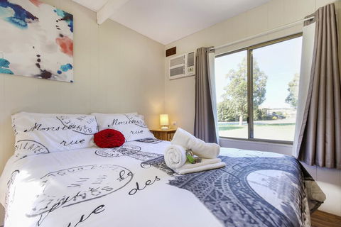 Serpentine Falls Tourist Village - Dalby Accommodation 3