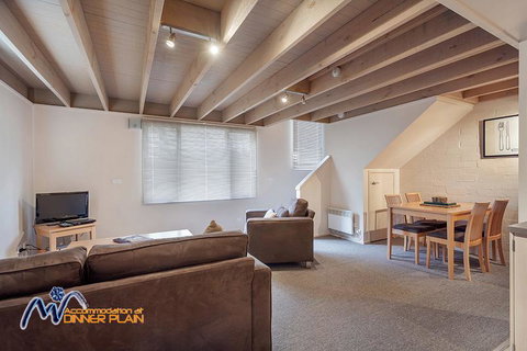 Shiraz - Dalby Accommodation 0