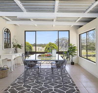 Silky Oak Cottage - cosy with country views - Dalby Accommodation