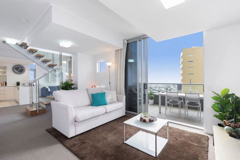 SK1 - Spotless 2BR SkyHome Long Stays Welcome - Dalby Accommodation 3