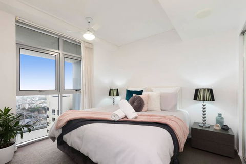 SK1 - Spotless 2BR SkyHome Long Stays Welcome - Dalby Accommodation 2
