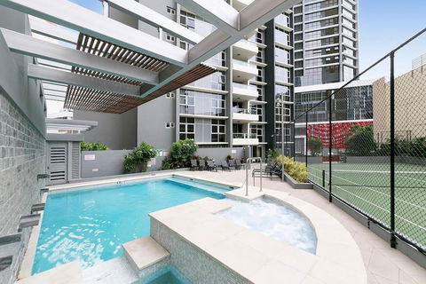 SK2 - 3BR With Pool Gym Steam Room In Story Bridge - Dalby Accommodation 1