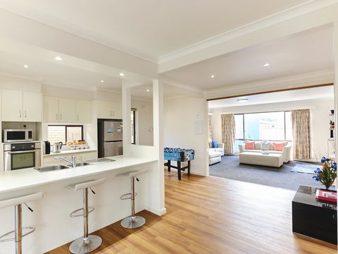 Skymirror Villa - Dalby Accommodation 3