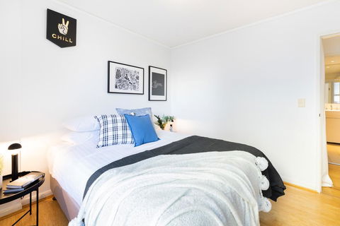 Sleek Modern Apartment Close To Everything - Dalby Accommodation 1