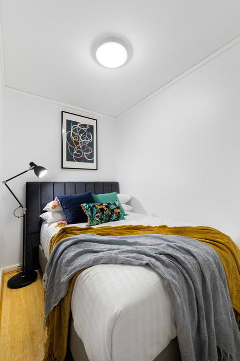 Sleek Modern Apartment Close To Everything - Dalby Accommodation 3