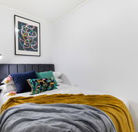 Sleek modern apartment close to everything - Dalby Accommodation