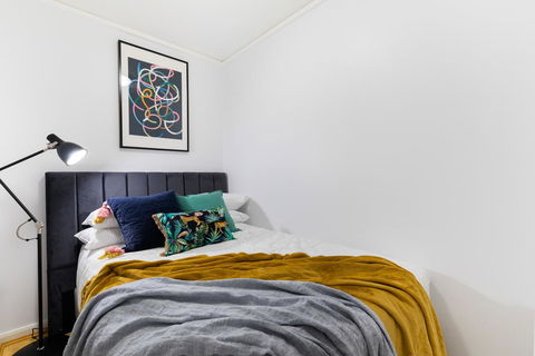 Sleek Modern Apartment Close To Everything - Dalby Accommodation 0