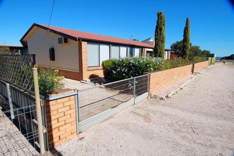 Smoky Bay Holiday House - Dalby Accommodation 2