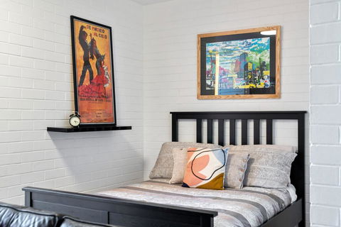 Soho Chic Apartment - Dalby Accommodation 0