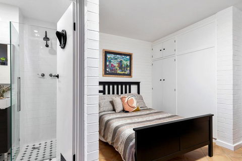 Soho Chic Apartment - Dalby Accommodation 2