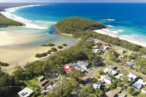 Soldier Crab Shack - 20 Macleay St - Dalby Accommodation 0