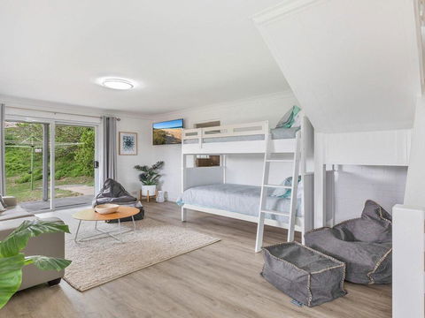Sounds By The Sea - Open Plan Living, Metres To Beach - Dalby Accommodation 2