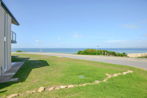 South Seas Beachfront Apartments - Dalby Accommodation 1