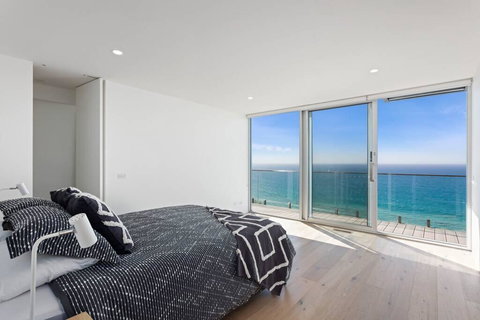 Southpoint -Brand New Home, Oceanfront Views - Dalby Accommodation 3