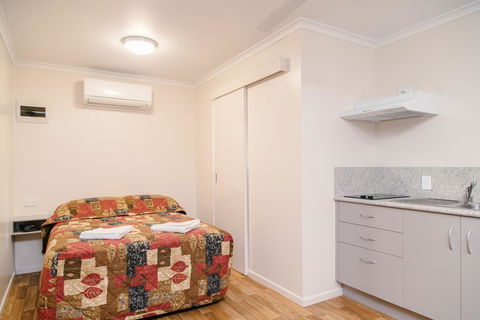 Southside Holiday Village - Dalby Accommodation 1