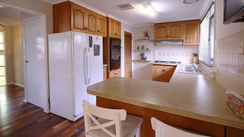 Spacious And Cozy Home Next To Glen Waverley - Dalby Accommodation 3