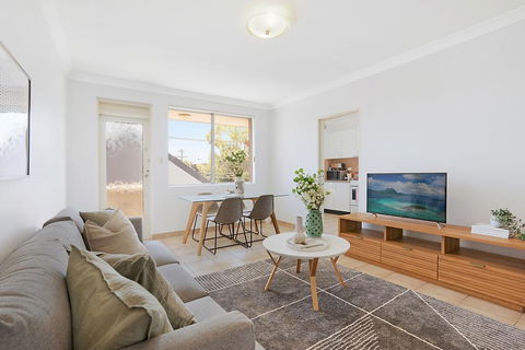 Spacious Apartment In Trendy Sydney Neighbourhood - Dalby Accommodation 3