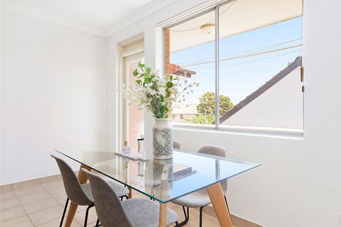 Spacious Apartment In Trendy Sydney Neighbourhood - Dalby Accommodation 2