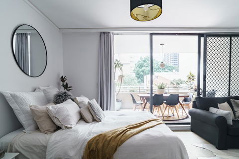 Spacious Apt V Stylish Furniture Pool GYM - Dalby Accommodation 1