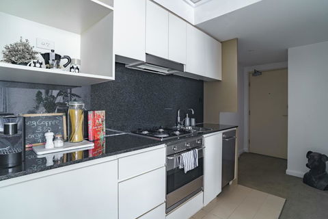 Spacious Apt V Stylish Furniture Pool GYM - Dalby Accommodation 3