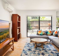 Spacious Home in the Heart of Avalon Beach - Dalby Accommodation