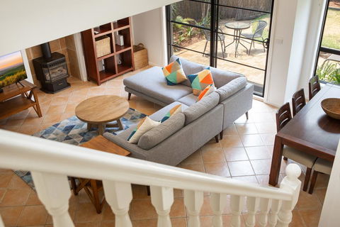 Spacious Home In The Heart Of Avalon Beach - Dalby Accommodation 2