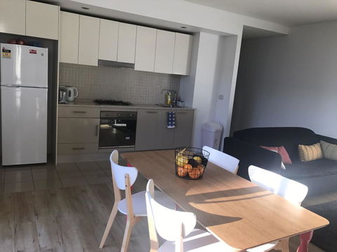 Spacious One Bedroom Apartment In Marrickville - Dalby Accommodation 1