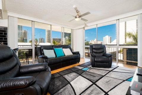 SPACIOUS RESORT STYLE APARTMENT And PARKING INC - Dalby Accommodation 2