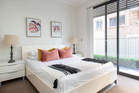 Spacious Two-Bedroom Apartment Near Hospital - Dalby Accommodation 1