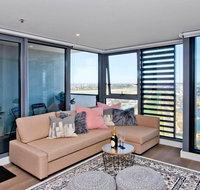 Spectacular Private Balcony Views with Pool - Dalby Accommodation