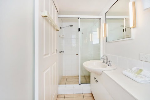 SPIN13- ESCAPE TO MOOLOOLABA - Dalby Accommodation 3