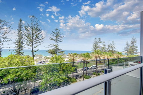 SPIN13- ESCAPE TO MOOLOOLABA - Dalby Accommodation 0