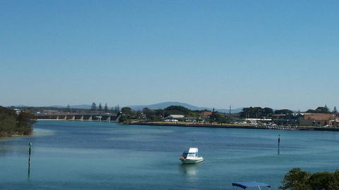 Spinnaker 102 - On The Lake! - Dalby Accommodation 1