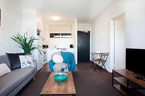 Sprawling City Views And Balcony In Cosy Apartment - Dalby Accommodation 0