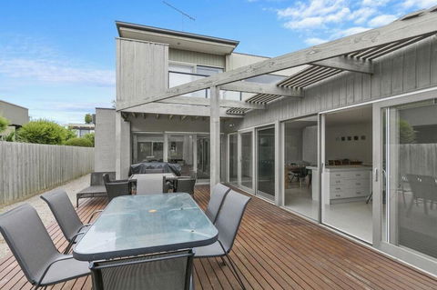 St Georges Sands Oasis 10 - Dalby Accommodation 1