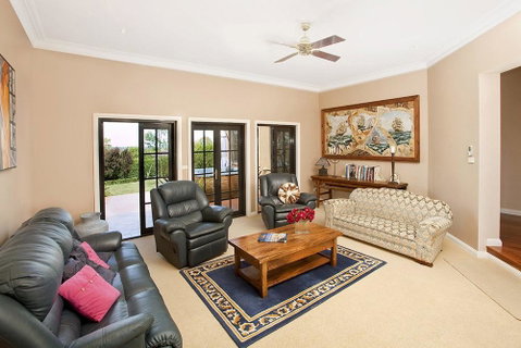 Stately Bowral Designer Home - Dalby Accommodation 1