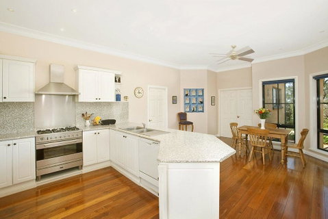 Stately Bowral Designer Home - Dalby Accommodation 2