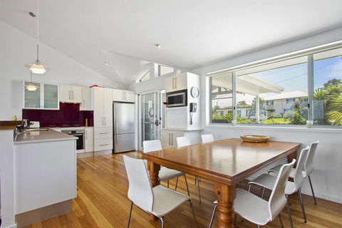 STICKS BY THE SEA - Sunset Strip 103 - Dalby Accommodation 1