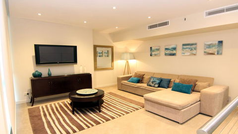 Strand Beachside 1003 - Penthouse - Dalby Accommodation 3