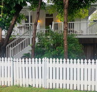 Stranded in Oz Stay in Relaxing Environment FREE WIFI NETFLIX POOL AIR CON - Dalby Accommodation