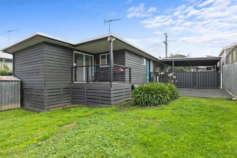Strathmore Beach House 67 - Dalby Accommodation 0
