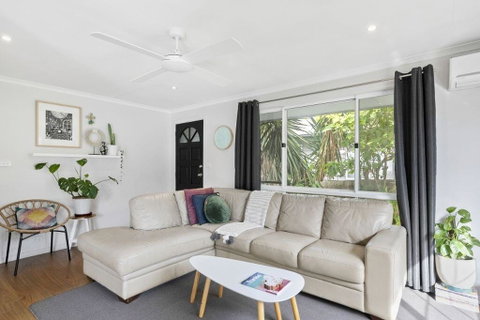 Strathmore Beach House 67 - Dalby Accommodation 3