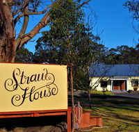 Straw House B and B - Dalby Accommodation