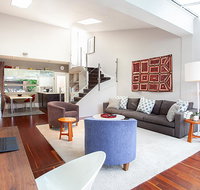 Striking open plan home in quiet inner-city area - Dalby Accommodation