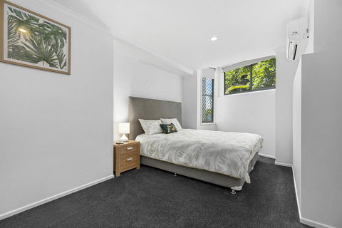 Stunning Beach Front Villa At Castaway Cove - Dalby Accommodation 1