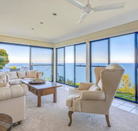 STUNNING CLIFF TOP HOME // POOL  GAMES - Dalby Accommodation