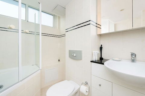 Stunning Harbour View Home! - Dalby Accommodation 3
