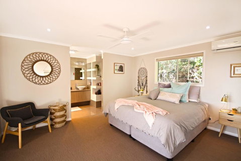 STUNNING HOME WITH SPECTACULAR VIEWS AND CLOSE TO THE BEACH - Dalby Accommodation 3