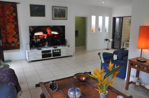 STUNNING MAGNETIC ISLAND HOME,PRIVATE, LARGE POOL,ADULTS ONLY - Dalby Accommodation 0