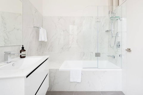 STUNNING SYDNEY HOME 1 - Dalby Accommodation 2